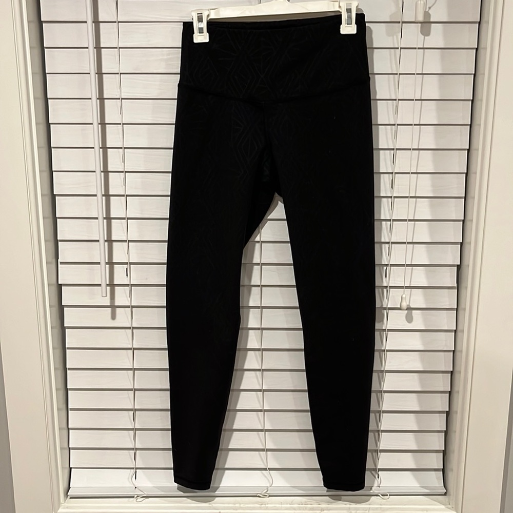 Old Navy Active. Black with subtle pattern. Medium